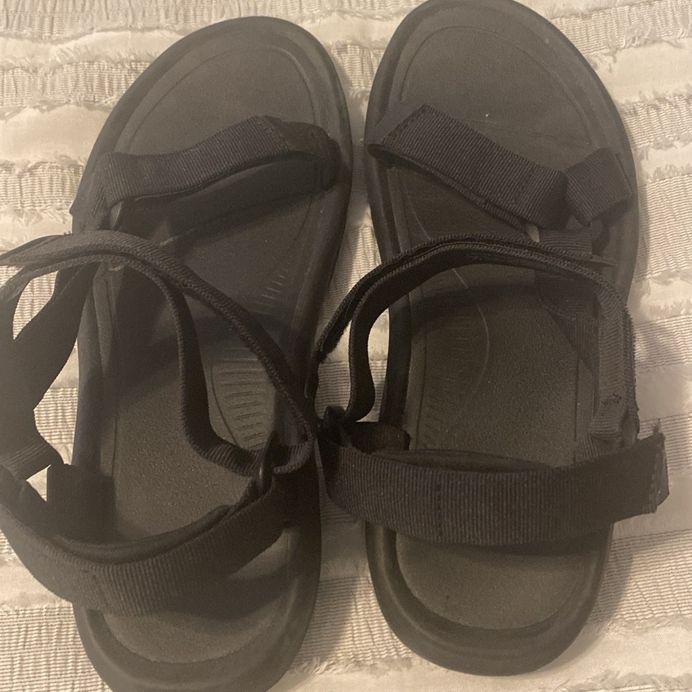 Teva Hurricane size 12